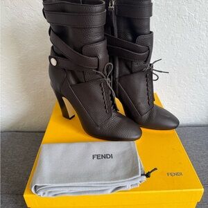 Authentic FENDI calf Leather brown Boots size 38.
